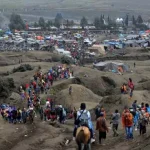 Ribuan Wisatawan Meriahkan Ritual Yadnya Kasada 2017 di Bromo Eksotika Bromo Memukau Wisman di Hari Raya Yadnya Kasada 2017