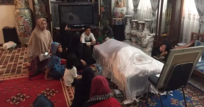 Brigjen Pol (Purn) Hoesein Effendy Dimakamkan di TPU Kota Bandung