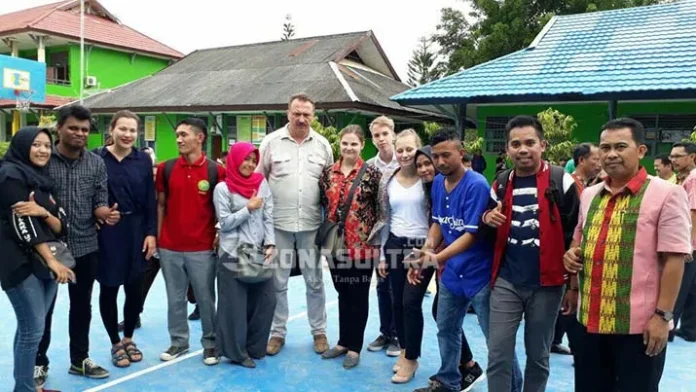 28 Warga Rusia Lakukan Visit Return di SMPN 9 Kendari