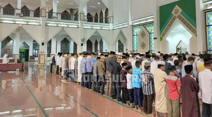Salat Subuh Berjamaah ASN Pemprov Sultra di Masjid Agung Sepi