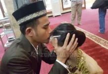 Tersandung Kasus Narkoba, Pria Ini Dinikahkan di Masjid Polda Sultra Tersandung Kasus Narkoba, Pria Ini Dinikahkan di Masjid Polda Sultra