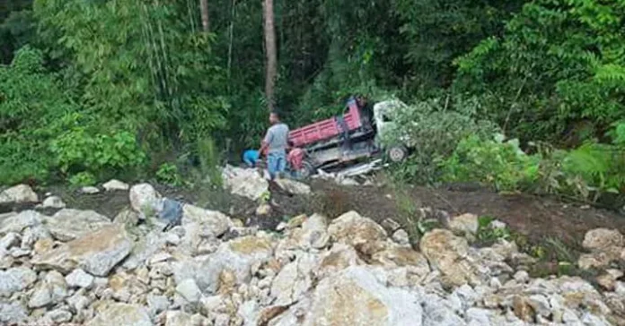 Truk Pengangkut Semen Terperosok Dalam Jurang, Supirnya Meninggal