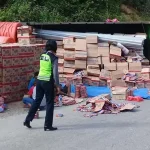 Kelebihan Muatan, Satu Unit Truck Terbalik di Pegunungan Konsel Kelebihan Muatan, Satu Unit Truck Terbalik di Pegunungan Konsel