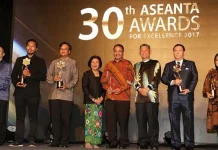 Menpar Arief Yahya Serahkan Penghargaan ASEANTA Awards 2017 Menpar Arief Yahya Serahkan Penghargaan ASEANTA Awards 2017