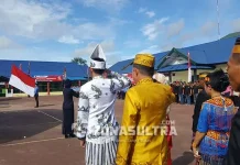 Peserta Upacara HUT RI di Lapas Kendari Kenakan Baju Adat Peserta Upacara HUT RI di Lapas Kendari Kenakan Baju Adat