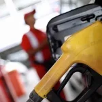 Harga BBM di Kabaena Naik Hingga Rp 25 ribu Per Botol Ilustrasi bbm