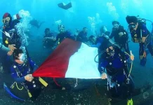 HUT RI ke-72, Tanjung Lesung Gelar Upacara Bendera di Bawah Laut HUT RI ke-72, Tanjung Lesung Gelar Upacara Bendera di Bawah Laut