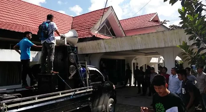 Mahasiswa Berdemo, Tuding Kepala BKD Sultra Lakukan Korupsi