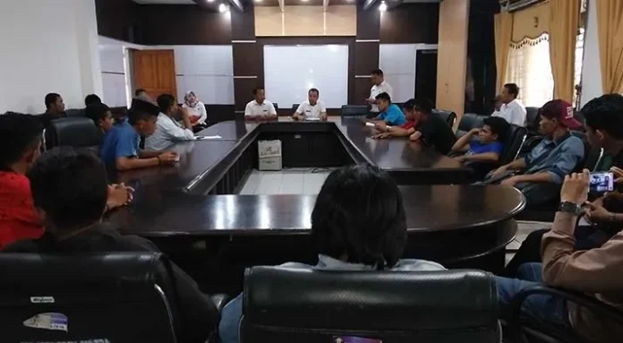 demo_jalan_butur Mahasiswa Kembali Demo Tuntut Perbaikan Jalan di Butur