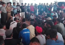 Digusur Paksa, Puluhan Warga Nanga-nanga Demo di DPRD Sultra Digusur Paksa, Puluhan Warga Nanga-nanga Demo di DPRD Sultra