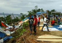 Puting Beliung Rubuhkan 24 Stand Pameran Expo di Buton Puting Beliung Rubuhkan 24 Stand Pameran Expo di Buton