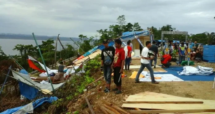 Puting Beliung Rubuhkan 24 Stand Pameran Expo di Buton