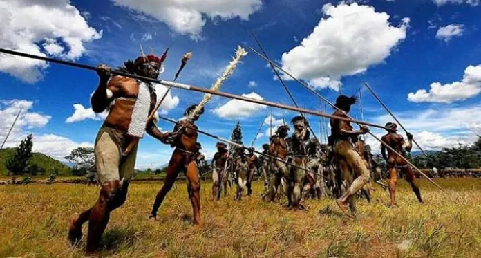 Ingin Lihat Peperangan Suku Papua? Ke Festival Lembah Baliem Aja