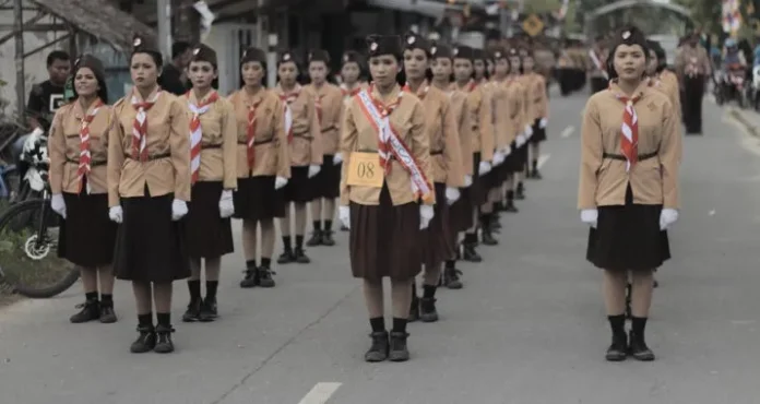 Cari Seragam Pramuka, Warga Serbu Pasar Sentral Mandati