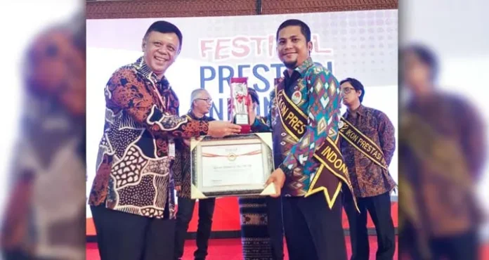 Guru SMPN 6 Kendari Ini Jadi Satu-satunya Guru Peraih Ikon Prestasi Indonesia 2017