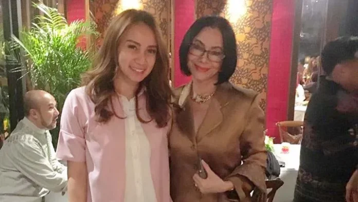 julie_artanti APPMI Akan Tampilkan Tenunan Khas Sultra di Indonesia Fashion Week