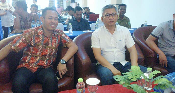 Ketua DPRD Konawe Gusli Topa Sabara (tengah) bersama Direktur Utama PT. Citra Media Abadi, Rustam. 