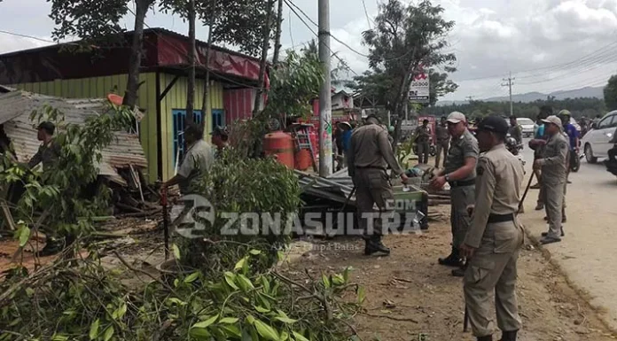 Langgar Perda, Puluhan Kios di Kawasan Kambu Dibongkar Satpol PP