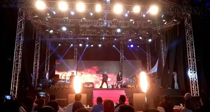 Jamrud dan Coklat Kembali Sukses Hadirkan ‘Lautan Manusia’ di Festival Crossborder