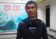 Peringati HUT RI ke-72, 30 Diver di Wakatobi Gelar Upacara Bawah Laut Laode Amaluddin