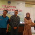 Gandeng PT Antam dan Pemda, PWI Kolaka Latih 23 Wartawan Hadapi UKW Gandeng PT Antam dan Pemda, PWI Kolaka Latih 23 Wartawan Hadapi UKW