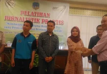 Gandeng PT Antam dan Pemda, PWI Kolaka Latih 23 Wartawan Hadapi UKW Gandeng PT Antam dan Pemda, PWI Kolaka Latih 23 Wartawan Hadapi UKW