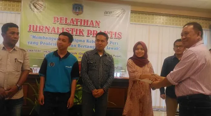 latih_wartawan Gandeng PT Antam dan Pemda, PWI Kolaka Latih 23 Wartawan Hadapi UKW