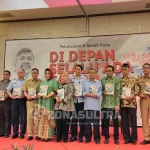 Buku “Di Depan Selalu Ada Cahaya” Resmi Diluncurkan, Ini Pesan Nur Alam Buku "Di Depan Selalu Ada Cahaya" Resmi Diluncurkan, Ini Pesan Nur Alam