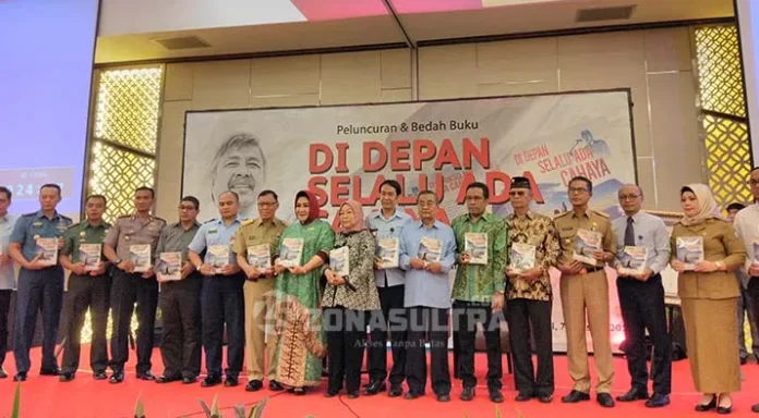 Buku "Di Depan Selalu Ada Cahaya" Resmi Diluncurkan, Ini Pesan Nur Alam