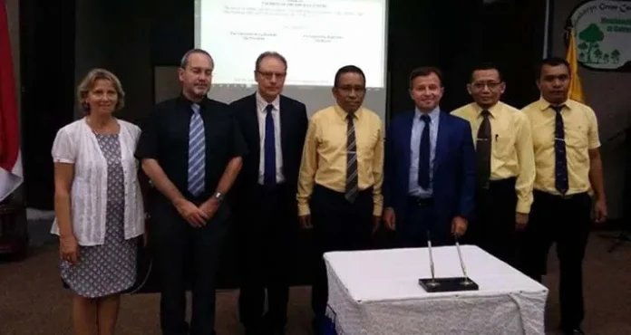 UHO Perpanjang MoU dengan De La Rochelle University