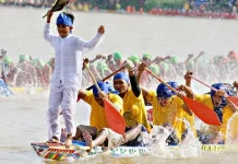 Yuk, Saksikan Kehebohan Festival Pacu Jalur Teluk Kuantan Riau Festival Pacu Jalur Teluk Kuantan Riau