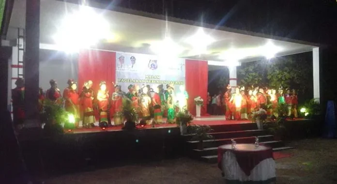 Kreasi Busana Khas Butur, Tampil Di Malam Pagelaran Kesenian Daerah