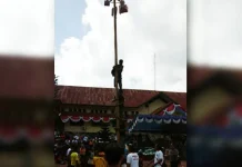 Polres Buton Gelar Lomba Panjat Pinang Meriahkan HUT RI Polres Buton Gelar Lomba Panjat Pinang Meriahkan HUT RI