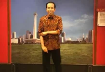 Patung Jokowi Pakai Batik Bikin Wonderful Indonesia Makin Ngetop Patung Jokowi Pakai Batik Bikin Wonderful Indonesia Makin Ngetop