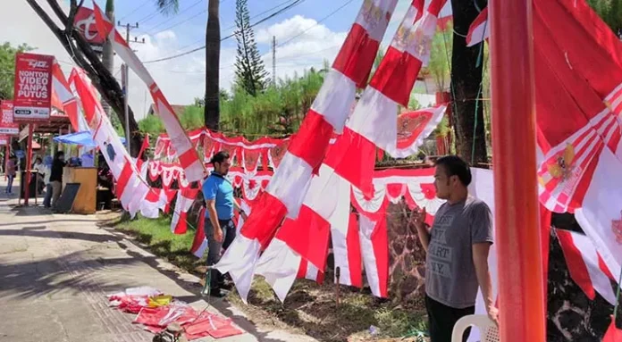 Sepi Pembeli, Pedagang Bendera Merah Putih di Kendari Mengaku Rugi