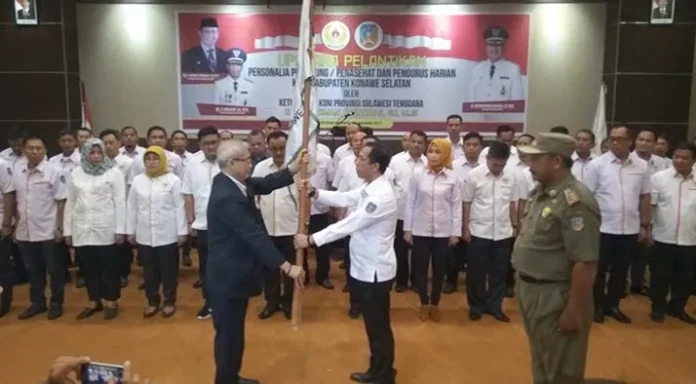 Ketua KONI Sultra Lantik Pengurus KONI Konsel