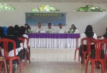 Disnakertrans Konut Latih Ibu-ibu Desa Toreo Buat Kripik Ikan Teri Disnakertrans Konut Latih Ibu-ibu Desa Toreo Buat Kripik Ikan Teri