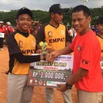 Pemain Softball SMA 4 Kendari Raih The Best Player di Walikota Cup Makassar Pemain Softball SMA 4 Kendari Raih The Best Player di Walikota Cup Makassar