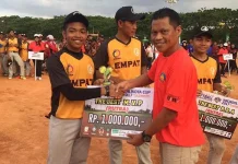 Pemain Softball SMA 4 Kendari Raih The Best Player di Walikota Cup Makassar Pemain Softball SMA 4 Kendari Raih The Best Player di Walikota Cup Makassar