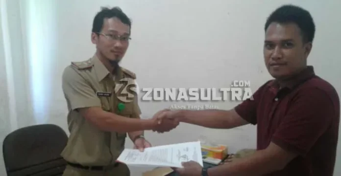 penyerahan_berkas_palhi Diduga Masuk Kawasan Konservasi, PALHI Laporkan Aktivitas Tambang PT Paramitha di DPRD Konut