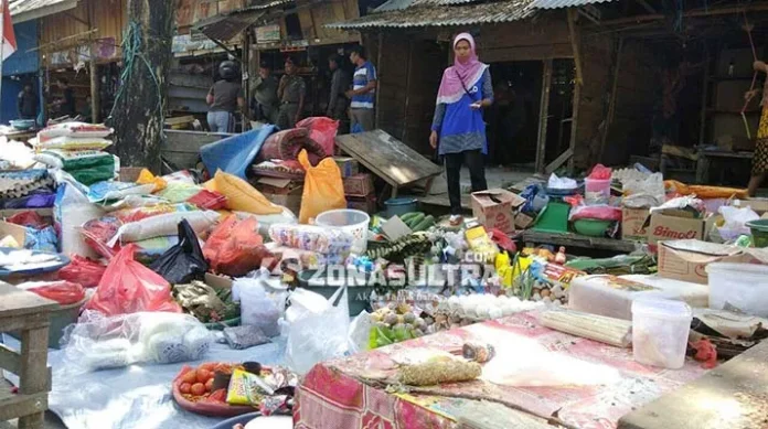 Dianggap Melanggar Perda, Satpol PP Tertibkan PKL di Lawata