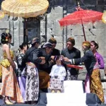 Ritual Potong Rambut Gimbal Tutup Festival Dieng 2017 Ritual Potong Rambut Gimbal Tutup Festival Dieng 2017