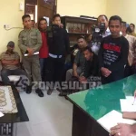 Ratusan Satpol PP Berdemo Minta Kejati Usut Dugaan Korupsi Kasat Pol PP Sultra Ratusan Satpol PP Berdemo Minta Kejati Usut Dugaan Korupsi Kasat Pol PP Sultra