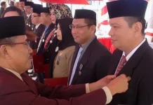 Ratusan PNS di Konawe Terima Penghargaan Satya Lencana Ratusan PNS di Konawe Terima Penghargaan Satya Lencana