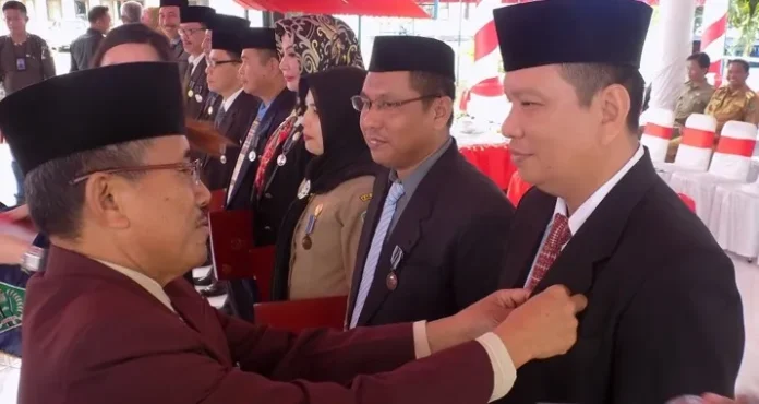 Ratusan PNS di Konawe Terima Penghargaan Satya Lencana