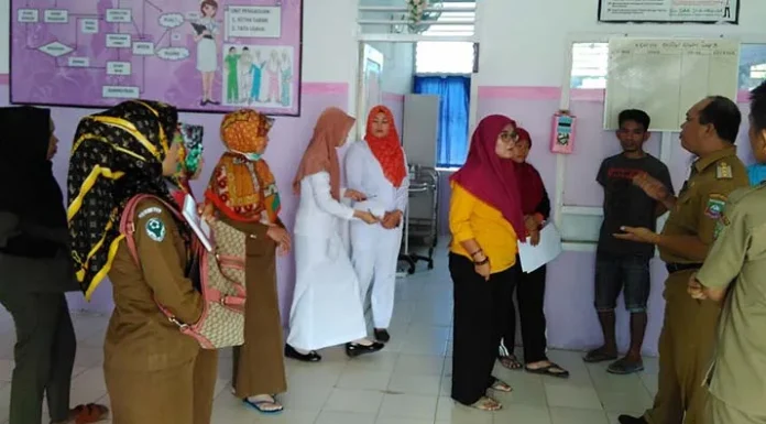 Pastikan Pelayanan Berjalan Baik, Bupati Konut Sidak di Puskesmas Lasolo