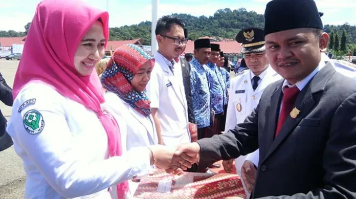 Tepat di Hari Kemerdekaan, 144 Bidan dan Dokter PTT Konut Terima SK PNS