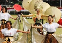 Tari Payung Pajajaran Bogor Semarakkan HUT RI di Istana Negara Tari Payung Pajajaran Bogor Semarakkan HUT RI di Istana Negara