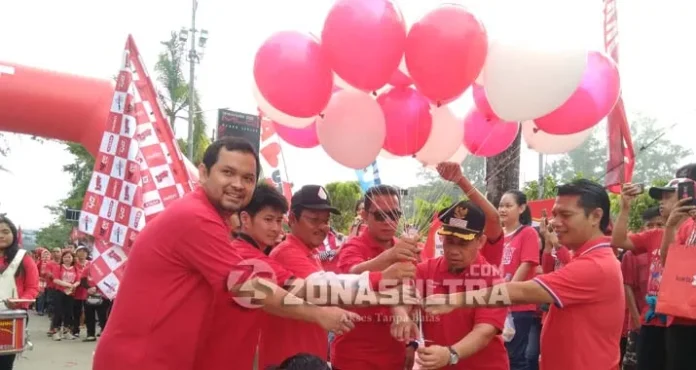 HUT RI 72, Telkomsel Kendari Gelar Fun-Walk Merah Putih