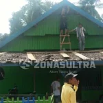 Program Jumat Barokah, Pemda Konut Benahi 67 Rumah Nelayan di Desa Ulu Sawa dan Salurkan Bantuan Rp 270 Juta Program Jumat Barokah, Pemda Konut Benahi 67 Rumah Nelayan di Desa Ulu Sawa dan Salurkan Bantuan Rp 270 Juta